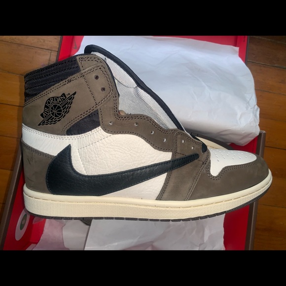 DS Travis Scott X Jordan Retro 1 High - Picture 5 of 8